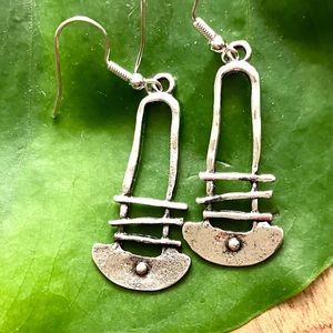 Dangling Pendulum Silver Plated Earrings Jewelry one Pair Artisan